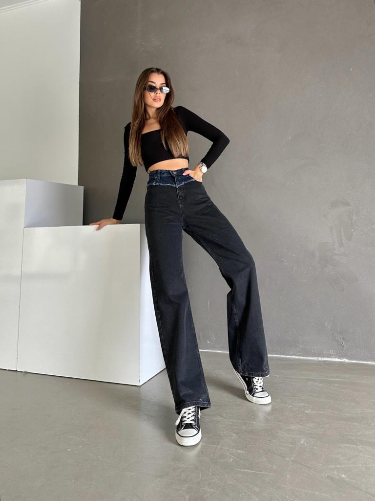High-waisted Wide-leg Jeans