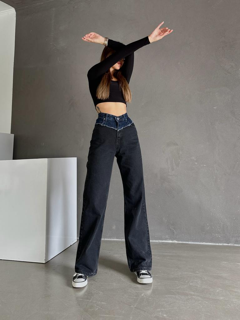 High-waisted Wide-leg Jeans